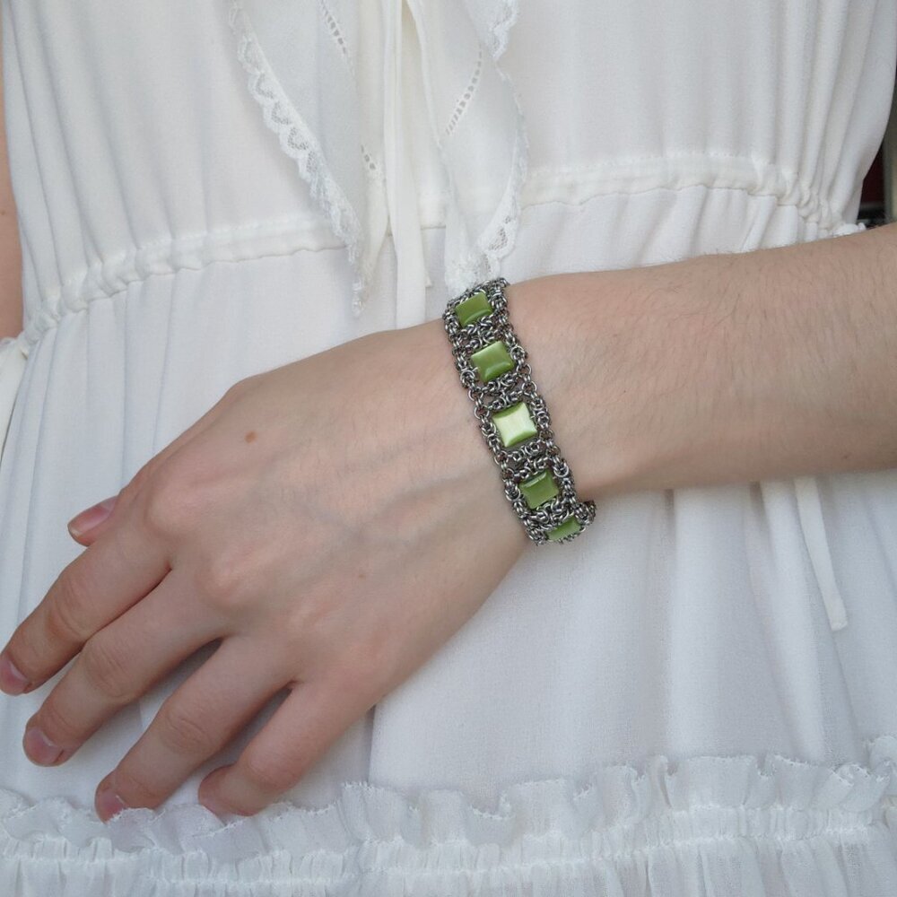 Vintage timeless green and silver chainmail square bracelet - Picture 8 of 12